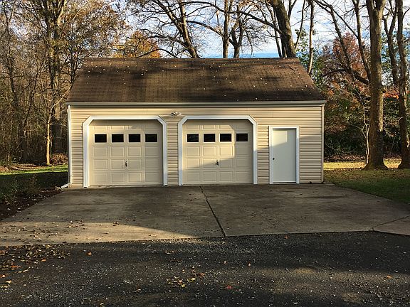 Detached 2 car garage
