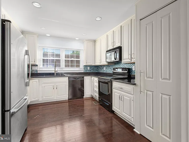 1011 Charles St #C — Photo 2