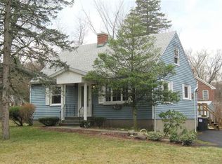 15 Arthur Rd, Newtonville, NY 12110