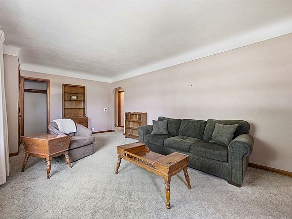 5th image of 1480 Henderson Dr