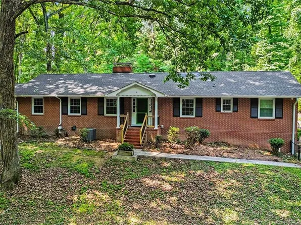 100 Malvern Ct, Winston Salem, NC 27106
