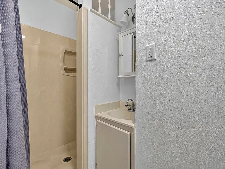1030 N Isla St — Photo 19