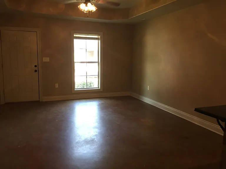 889 Topsy Rd — Photo 8