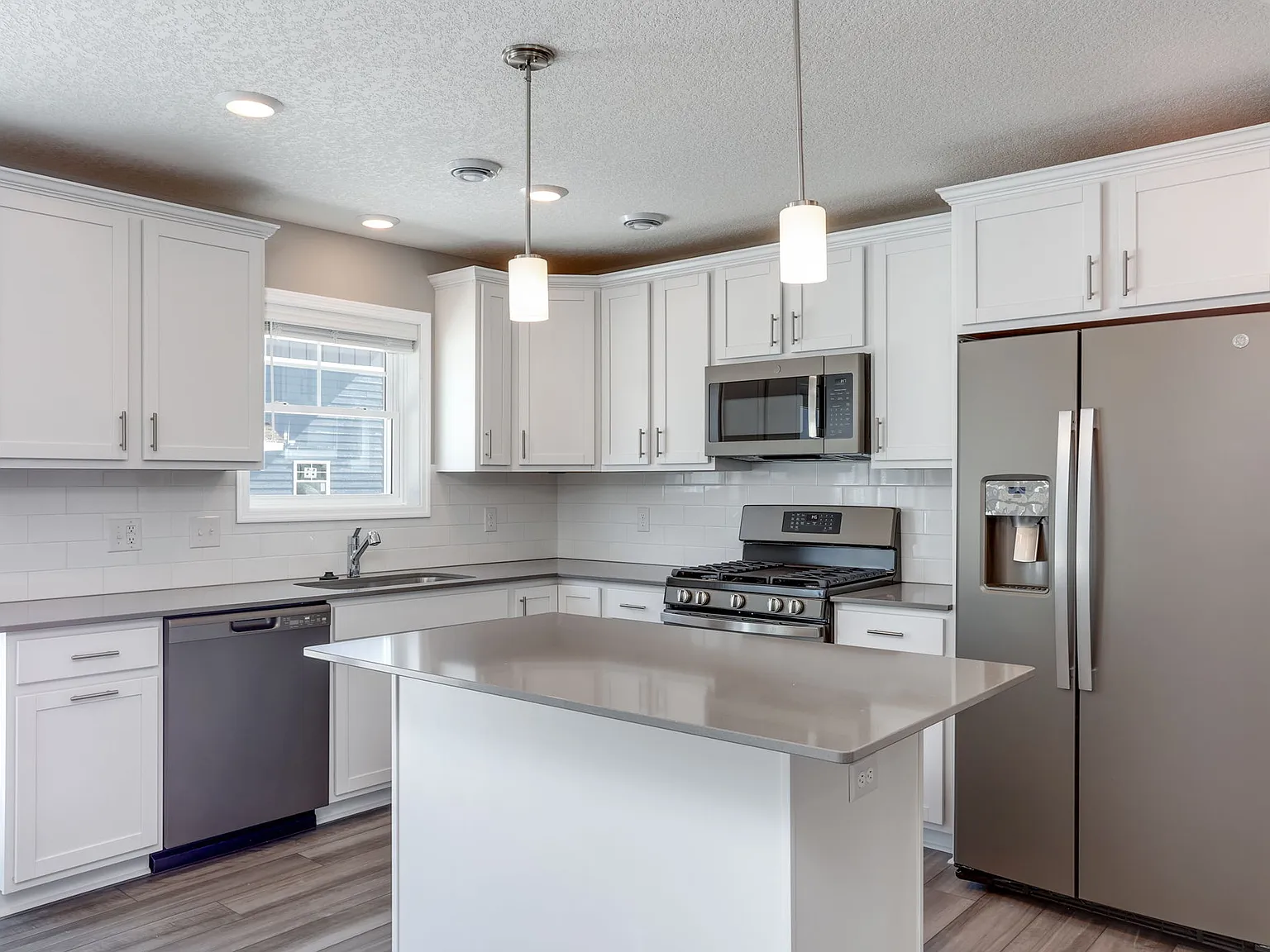 3 bed, 2.5 bath, 1804 sqft, $2,675 — Photo 1