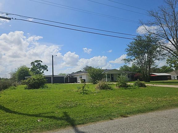 3rd image of 922 Austin Rd