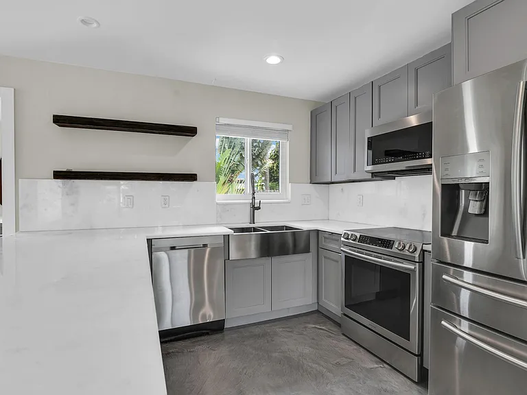 909 SE 16th Pl — Photo 14