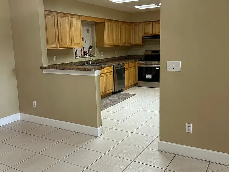 2949 N Covington Dr — Photo 10