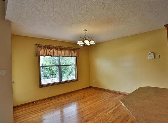 5th image of 1915 NW Hedgewood Dr