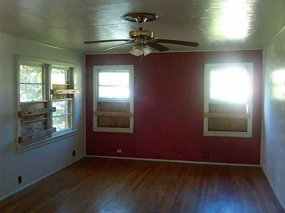2nd image of 1525 Oleander Dr