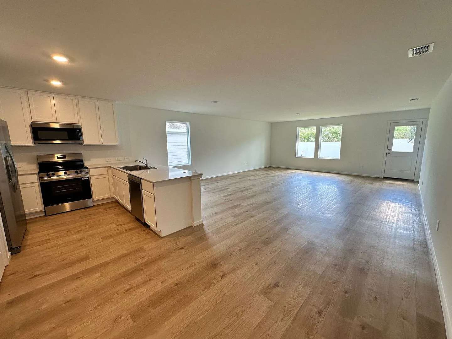 Brand New Home In Beautiful Lake Wales — Photo 3