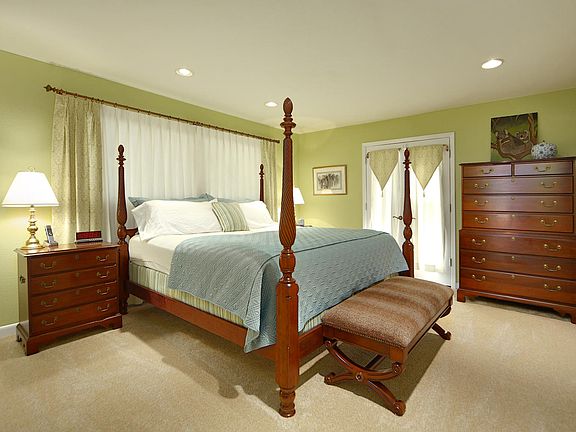 3rd image of 612 Marina Cir
