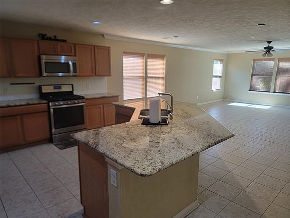 4th image of 3112 Laurel Bend Ln