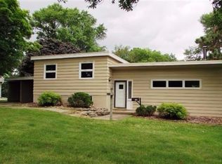305 E Park St, Forest City, IA 50436