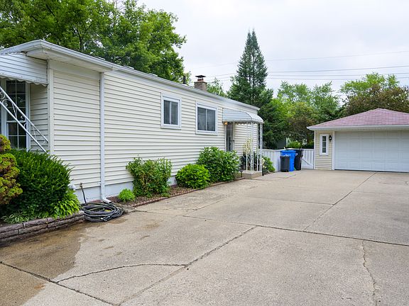 3rd image of 26352 Osmun Ave