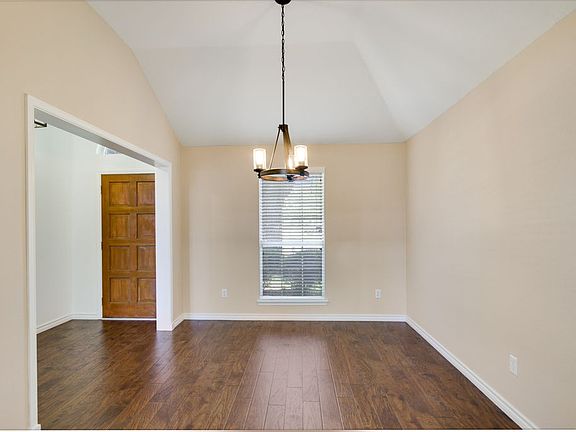 4th image of 2903 Post Oak Ln