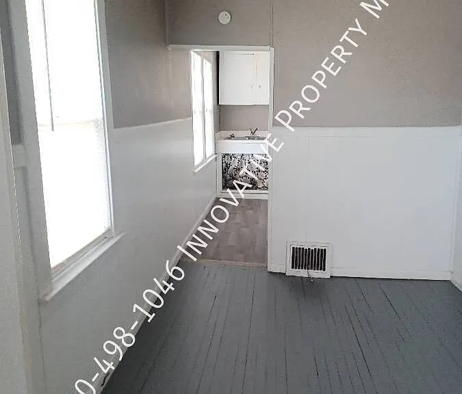 1115 Knapp Ave #2 — Photo 6