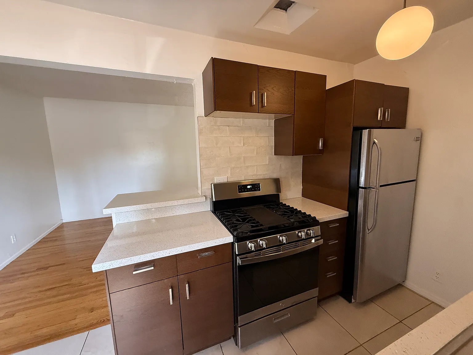 2 bed, 750 sqft, $2,950 — Photo 2