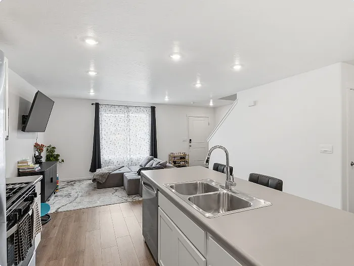 1796 N Blue Iris Ave — Photo 5