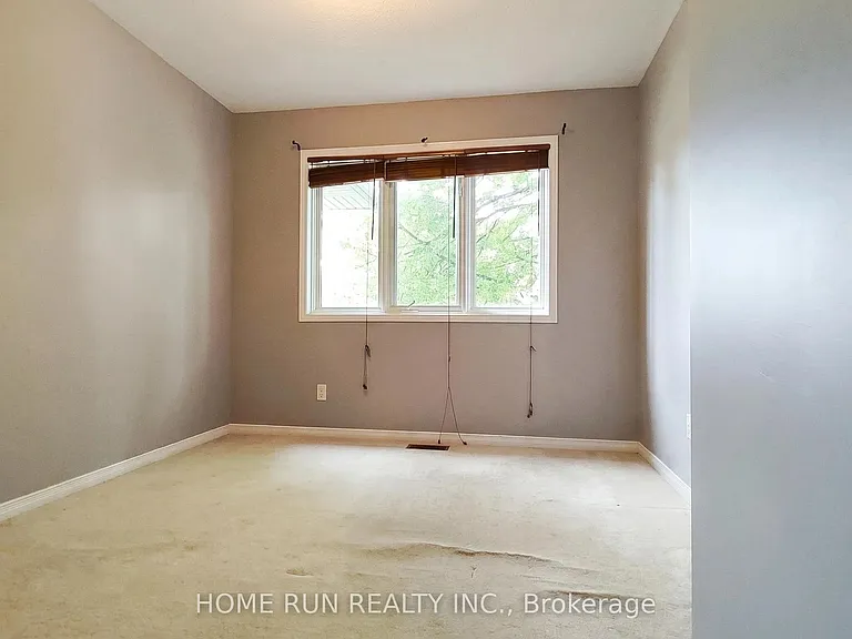152 Thornbury Cres — Photo 27