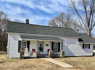 325 E Naomi St, Randleman, NC 27317