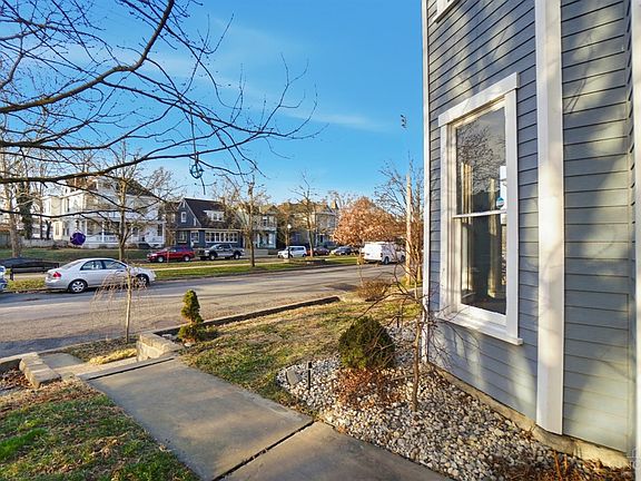 5th image of 924 Campbell Ave