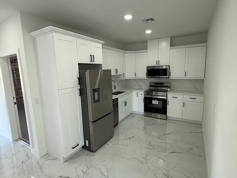 1144-1146 Gretchen Ave S #1 — Photo 2