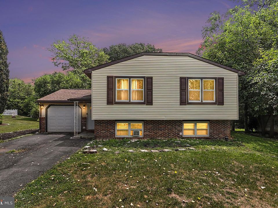 1st image of 373 Oaklyn Rd