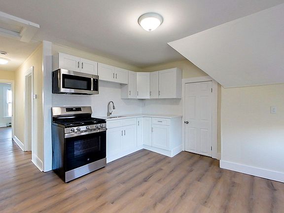 5th image of 41 Almy St Floor 3