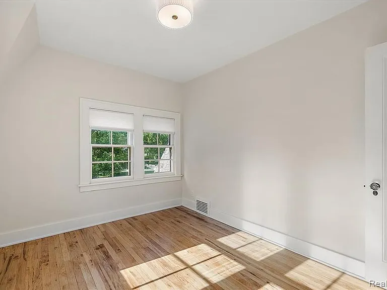 2136 Dorchester Rd — Photo 44