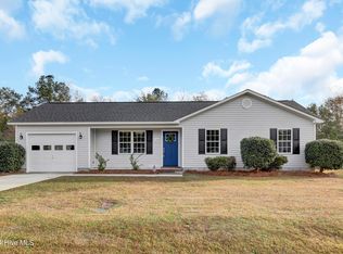 106 Burrell Ln, Richlands, NC 28574