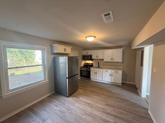 4th image of 1104 S Lombardy St #B