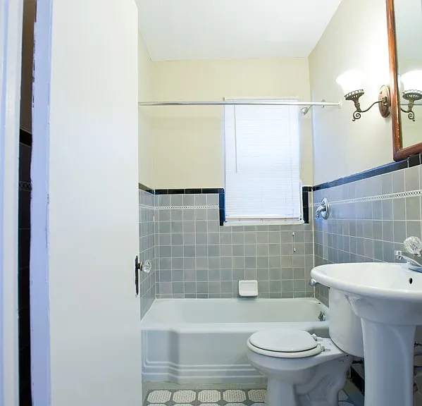 1 Bd/1ba W Heat Near Brady Half Off First Month — Photo 16