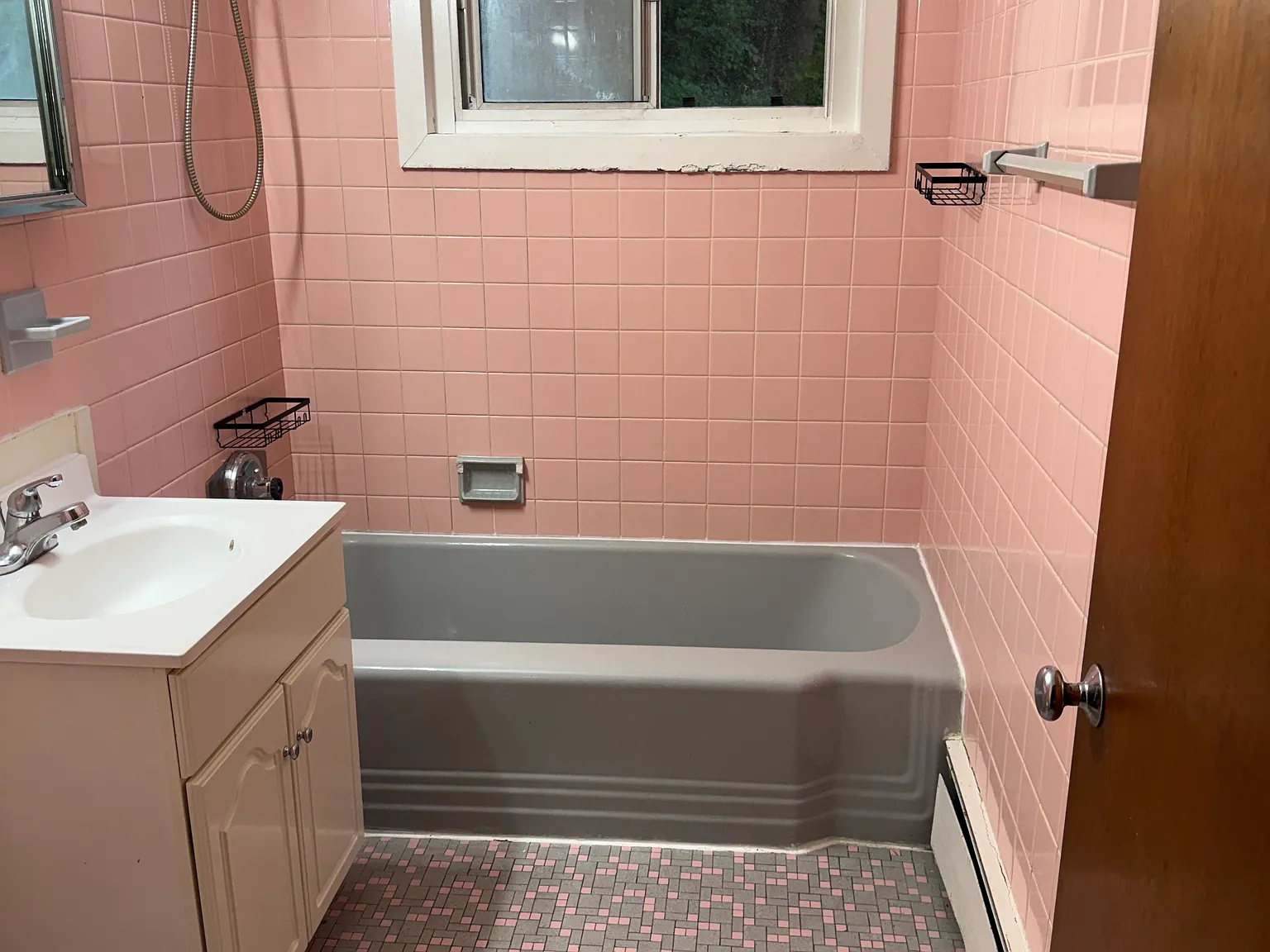 1 bed, 900 sqft, $1,300 — Photo 1