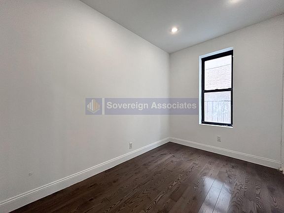 4th image of 3620 Broadway #47
