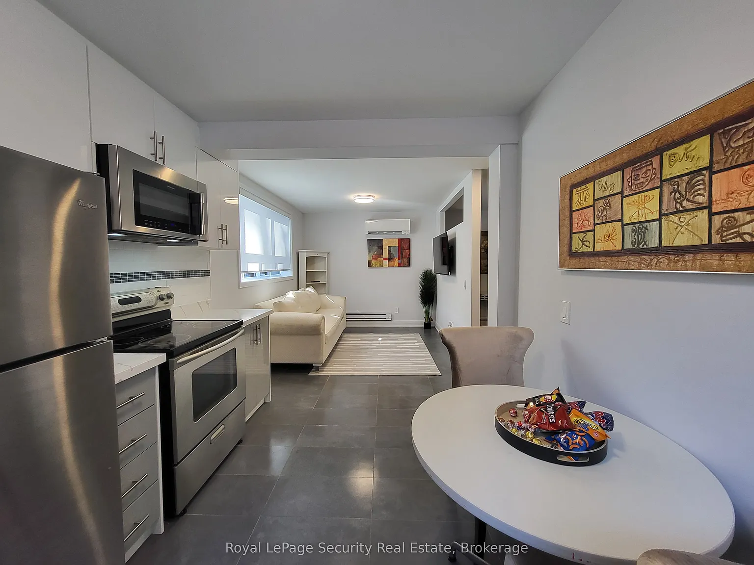 2 bed, $2,000 — Photo 4