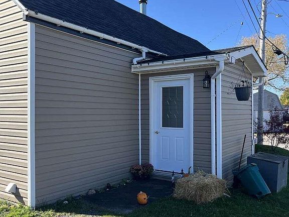 3rd image of 388 Heatherton Village Rd