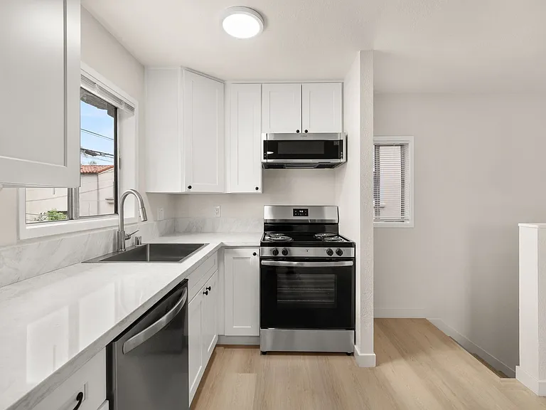 29-33 35 Kennebec Ave — Photo 3