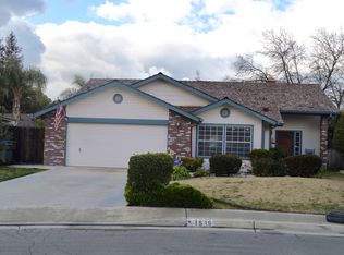 1519 S Peppertree Ct, Visalia, CA 93277