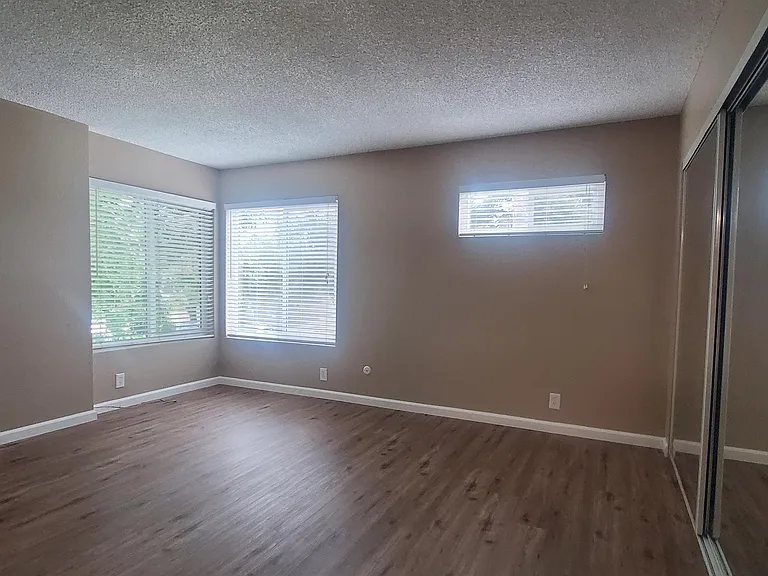 507 N Curtis Ave — Photo 7