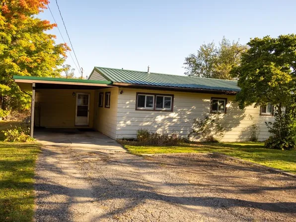 121 Haddix Blvd, Barryton, MI 49305