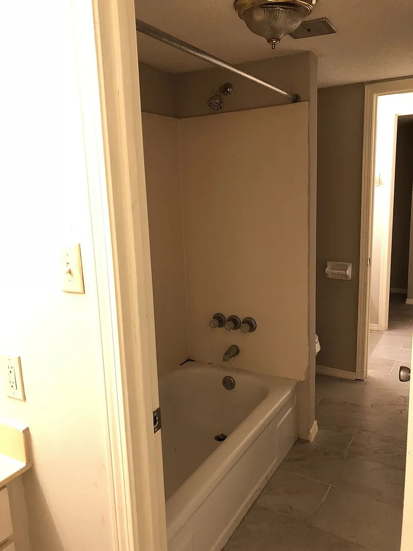 3823 Ridgelake Dr. — Photo 3