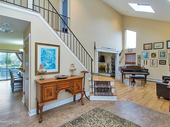 4th image of 6 Borrell Ct