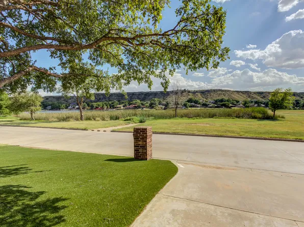 30 W Lakeshore Dr, Ransom Canyon, TX 79366