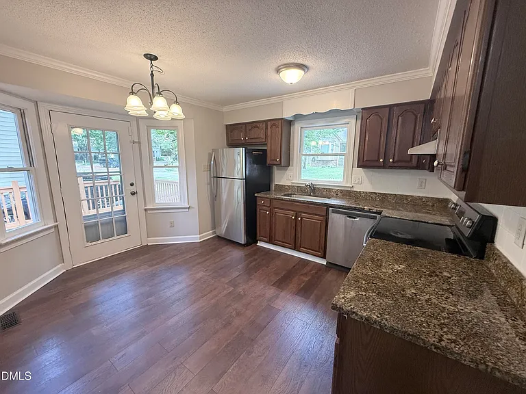 2900 Broadlands Dr — Photo 27