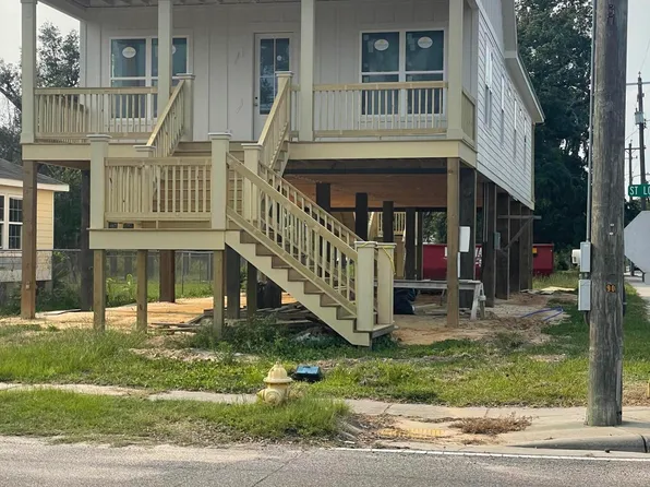 100 Saint Louis Ave, Pass Christian, MS 39571