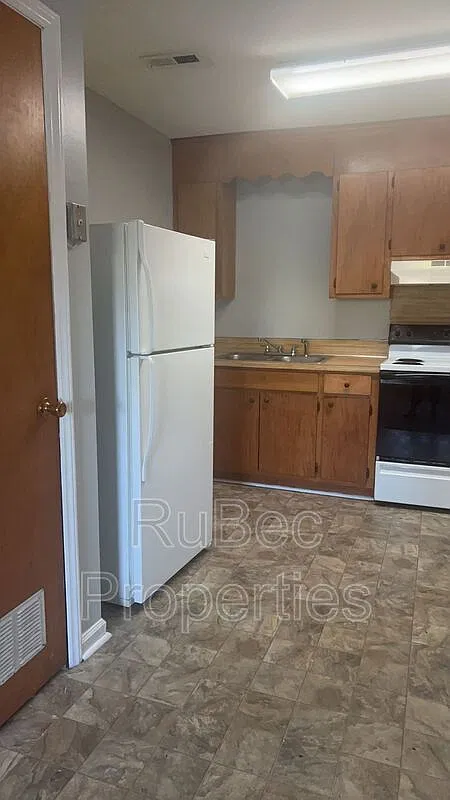 2 bed, 1.0 bath, 600 sqft, $900 — Photo 4
