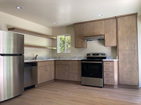 2nd image of 1429 Phillips Ln