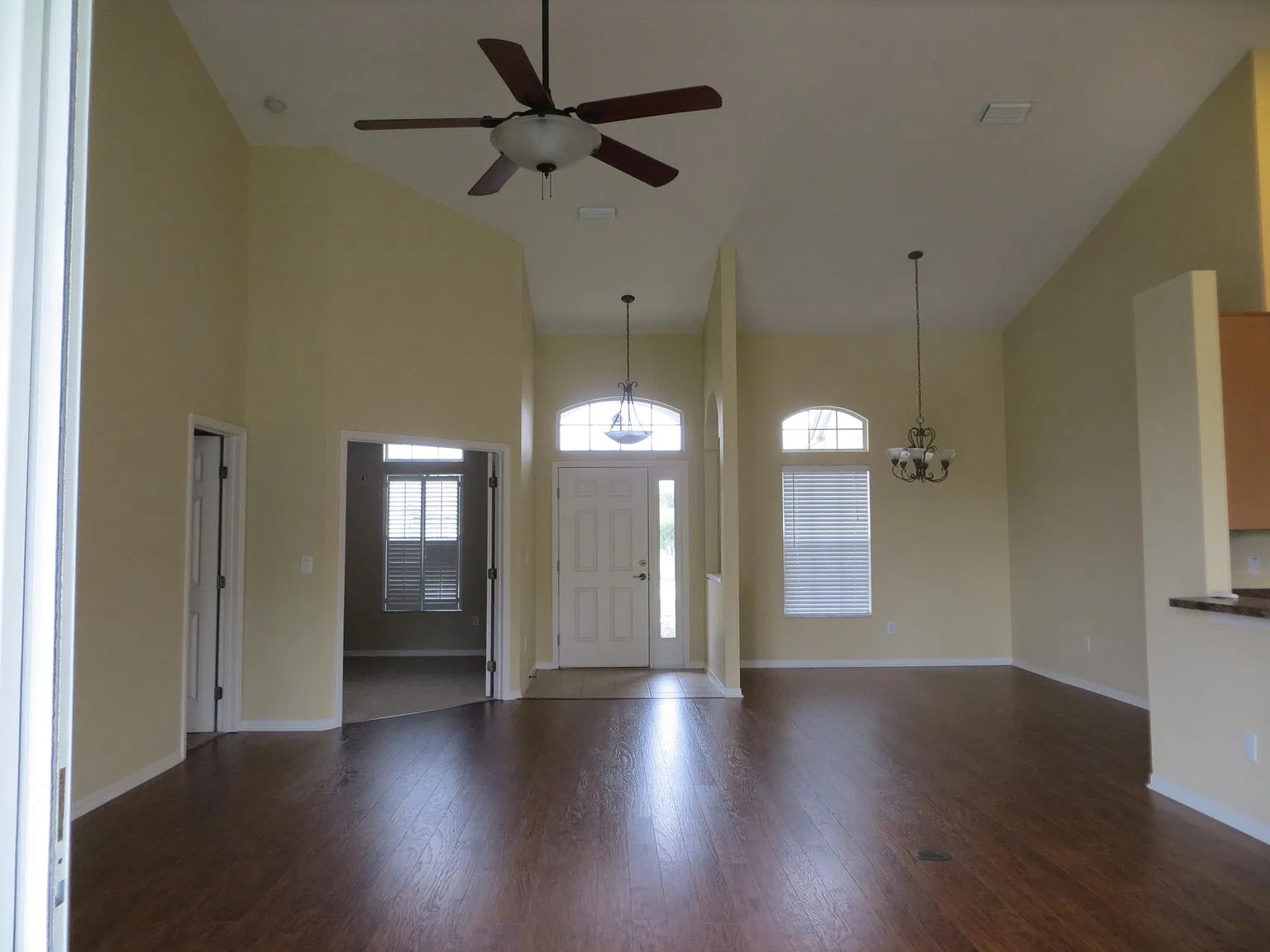 3 bed, 1997 sqft, $2,450 — Photo 4