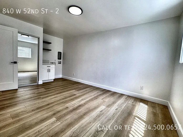 840 W 52nd St #2 — Photo 6