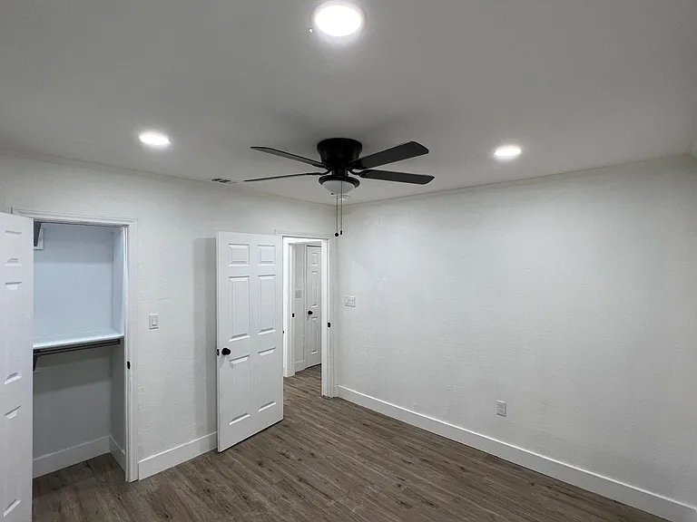 335 Avenue G — Photo 6